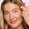 thumbnail image 2 of Kit de rescate para cejas Tweezerman rosa y negro con mini pinza inclinada, 2 of 8