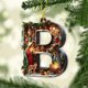 thumbnail image 4 of Adornos de árbol de Navidad de 26 letras - Decoraciones acrílicas personalizadas con gorros de Papá Noel, de una pieza, 4 of 8