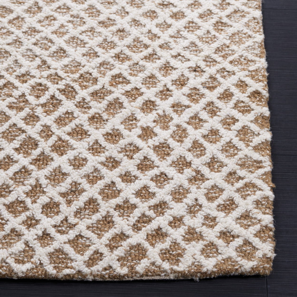 SAFAVIEH Micro-Loop Arnold Diamond Area Rug, Beige/Ivory, 4' x 6'