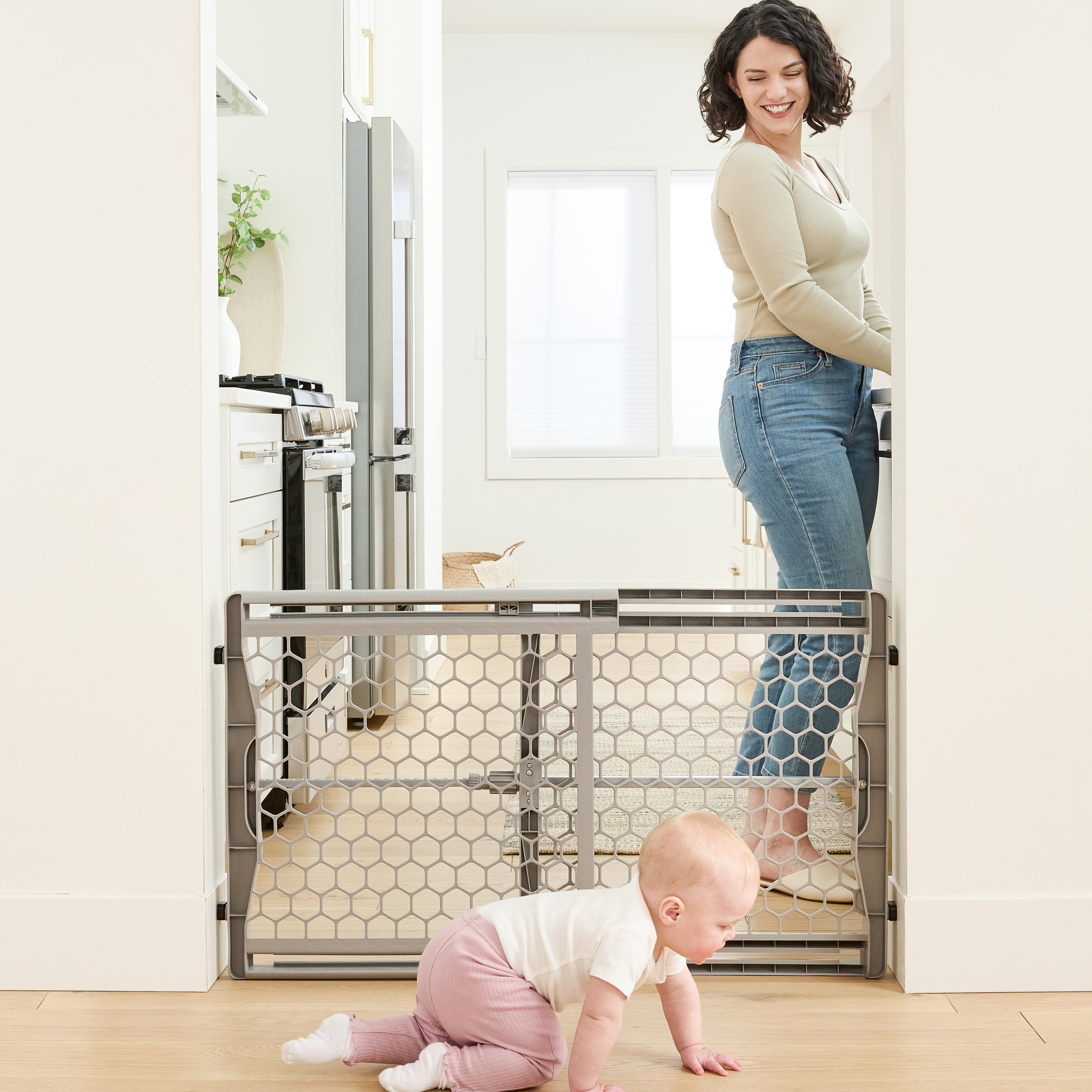 Regalo Expandable Plastic Safety Gate, 28-42", Gray photo 8