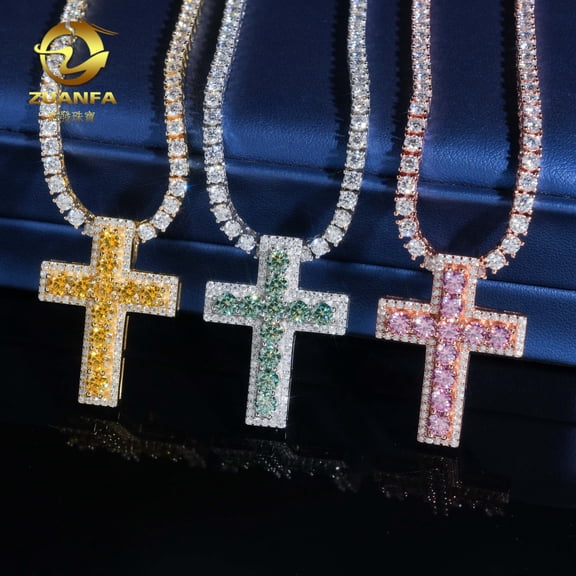 Cross pendant with S925 silver and colored VVS moissanite. Can be worn on an 8mm tennis chain. It's faster than a diamond pen.