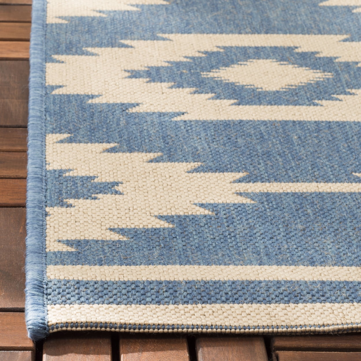 SAFAVIEH Beach House Vasiliki Geometric Indoor/Outdoor Area Rug, Cream/Blue, 5'3" x 7'6"