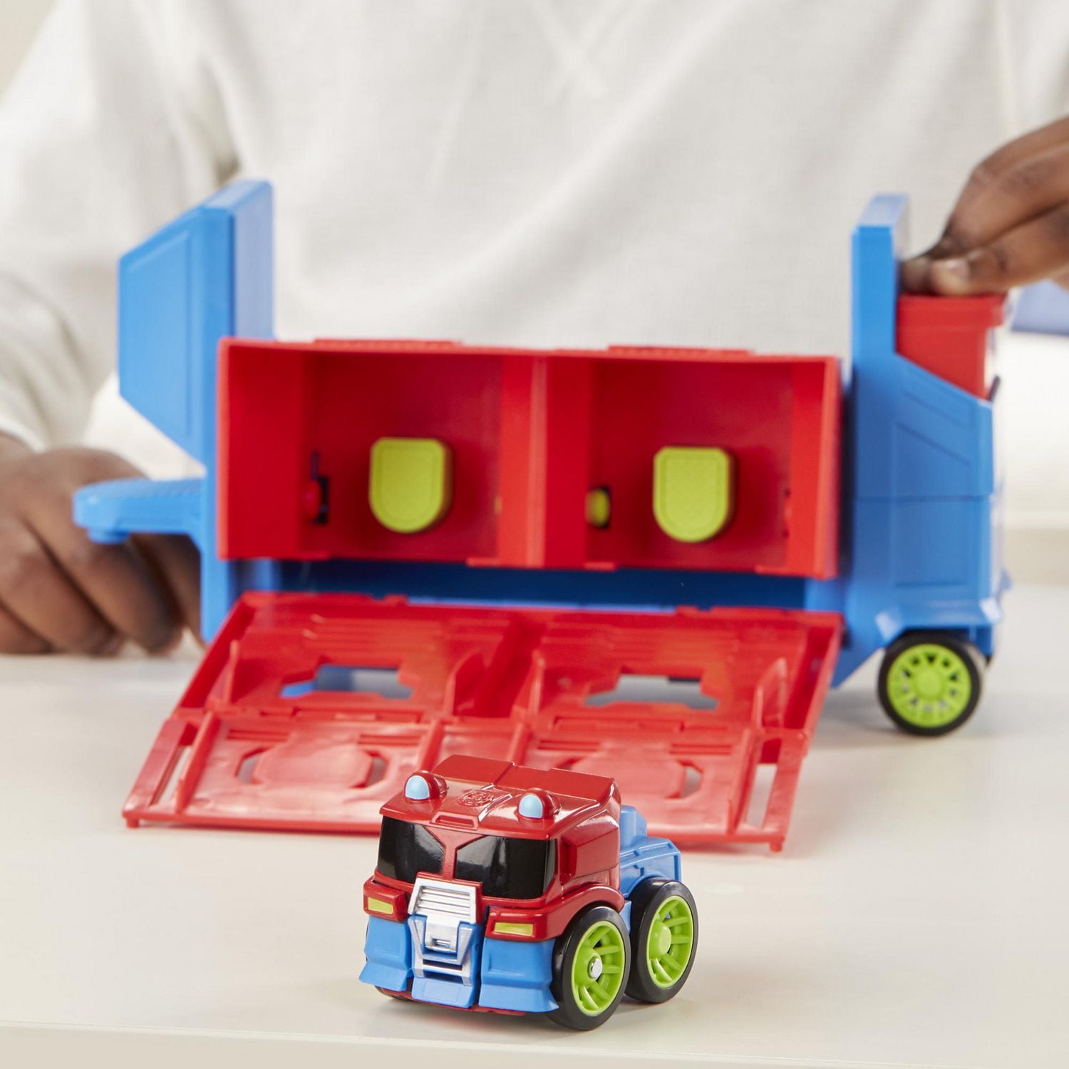 Playskool Heroes Transformers Rescue Bots Academy Flip Racers Optimus Prime Launcher Trailer