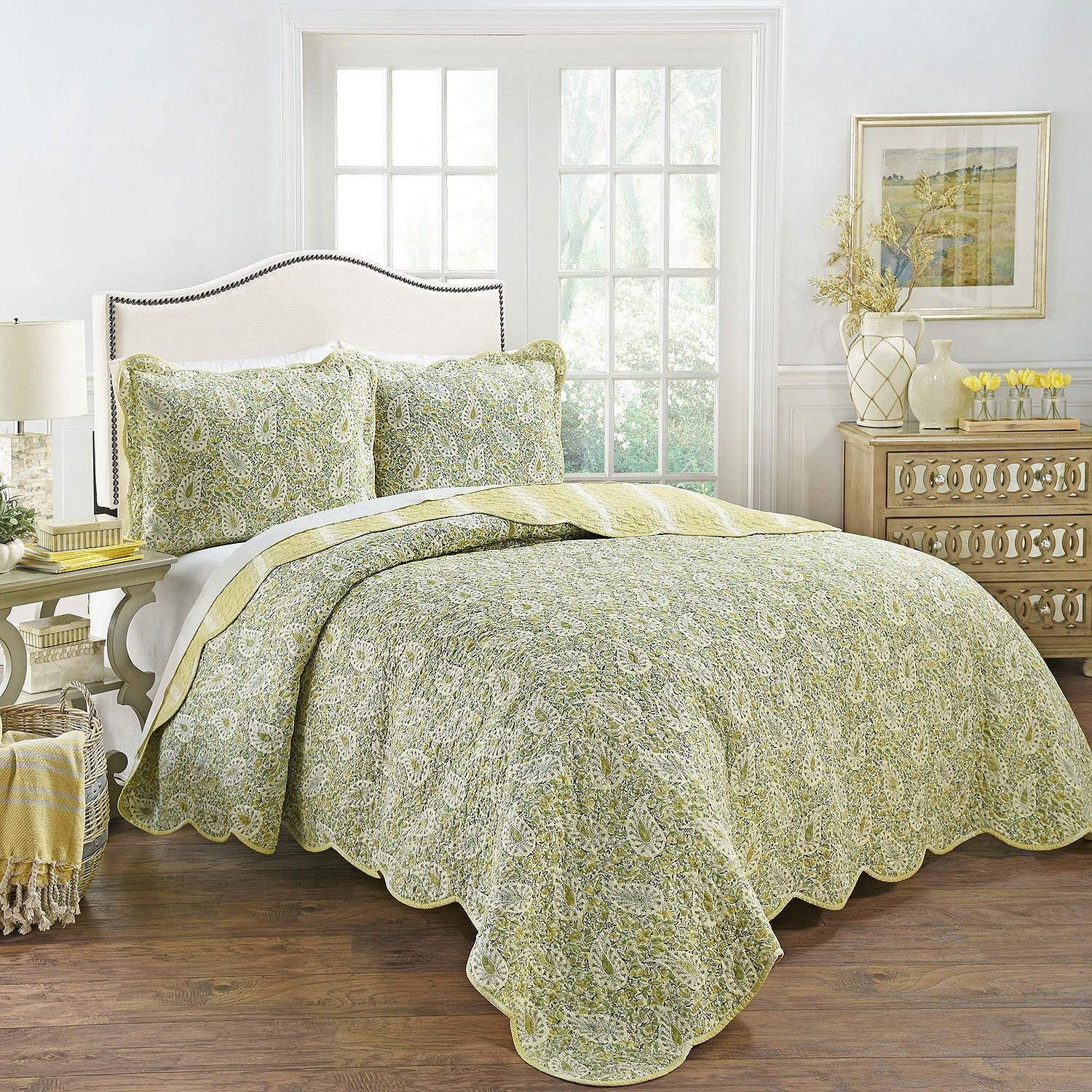 Waverly 3Piece Full/Queen Quilt Set in Precious Paisley Spring