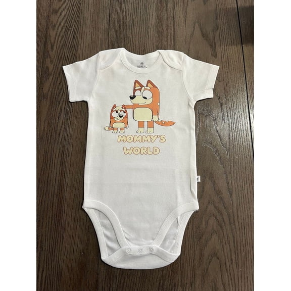 Mommy'S World Bluey Bodysuit, Baby Bluey Clothes, Baby Bluey, Baby Onesie, Bib, Baby Bib, Mommy'S Girl Bib, Mommy'S Girl Onesie Cute Baby Onesie, BABY BODYSUIT LAT 4424