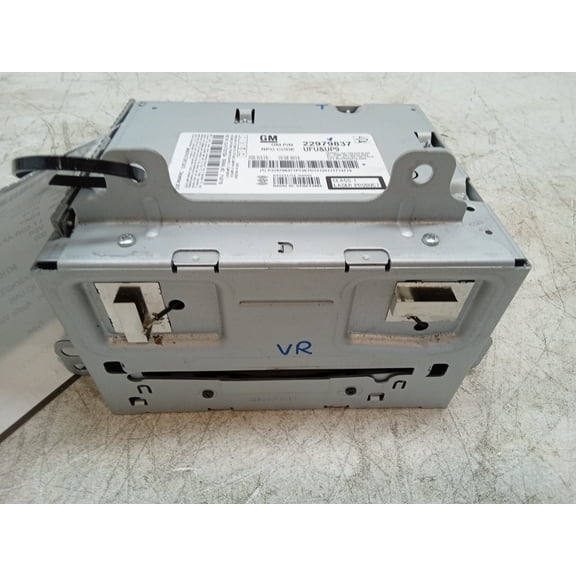 Pre-Owned 13 Chevrolet Equinox CD Player Radio OEM - Verify Specific Vehicle Fitment In Description - (Good)