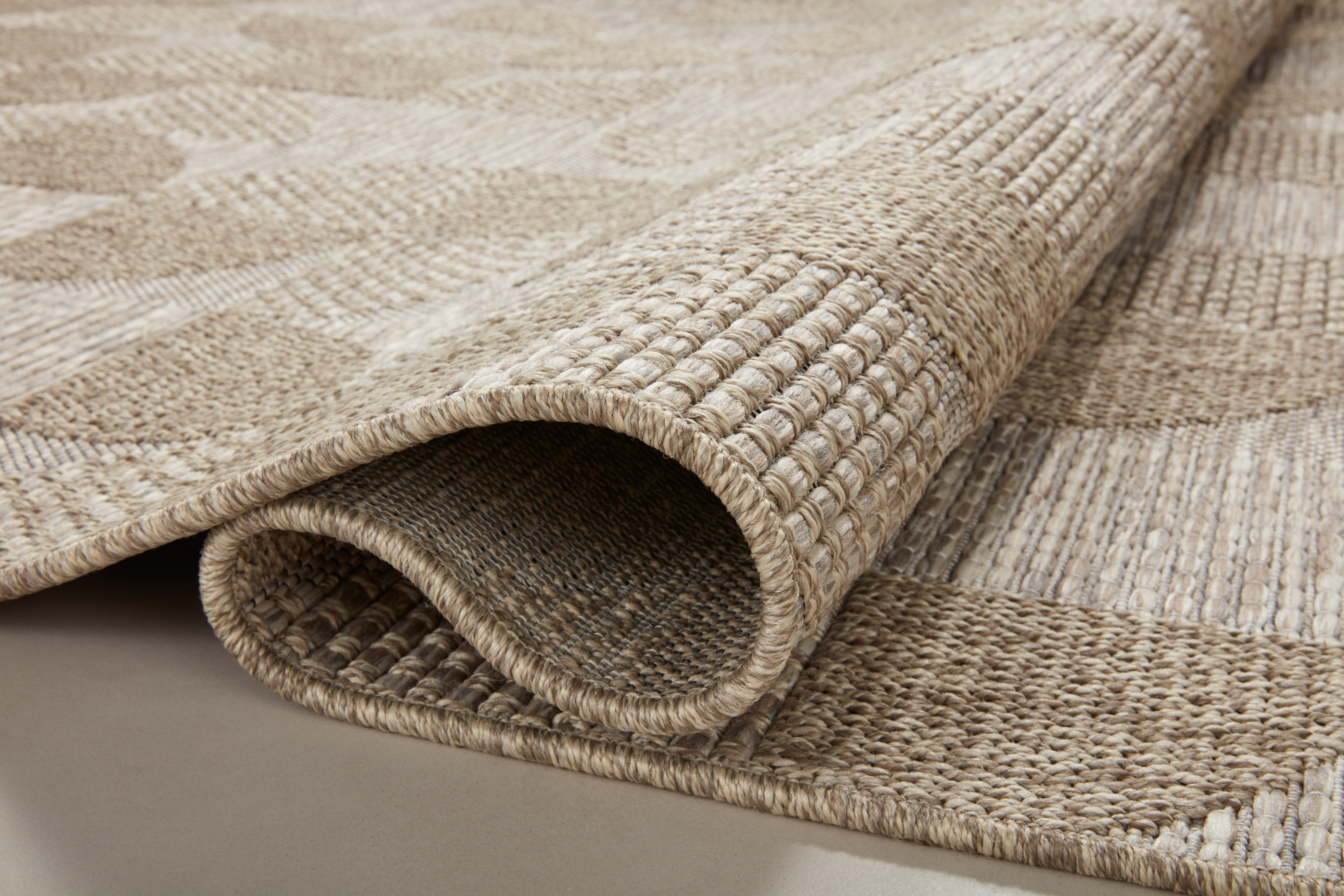 Loloi Dawn Indoor/Outdoor Water-Resistant Patio 7'-8" x 10' Area Rug