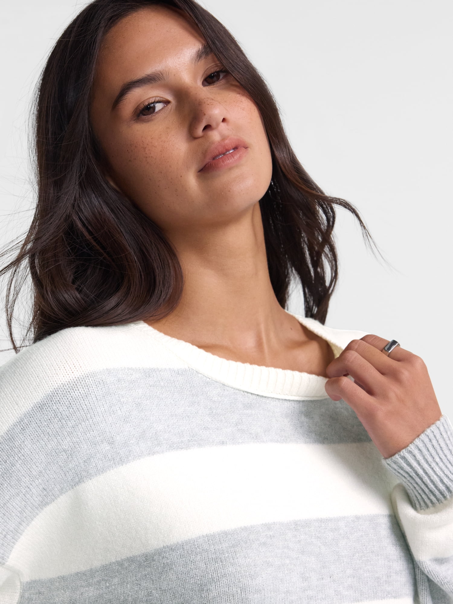 No Boundaries Essential Crewneck Sweater, Lightweight, Women's and Women's Plus XXS-4X