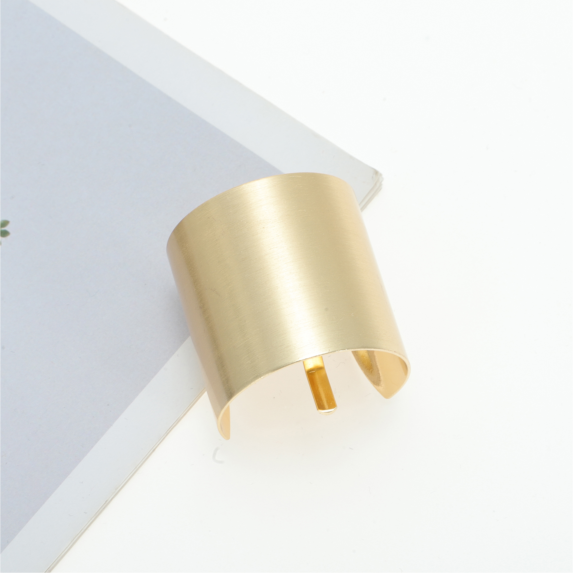 Unique Bargains Stylish Semi-cylindrical Ponytail Buckle Hair Clip 1 Pc Gold Tone Medium
