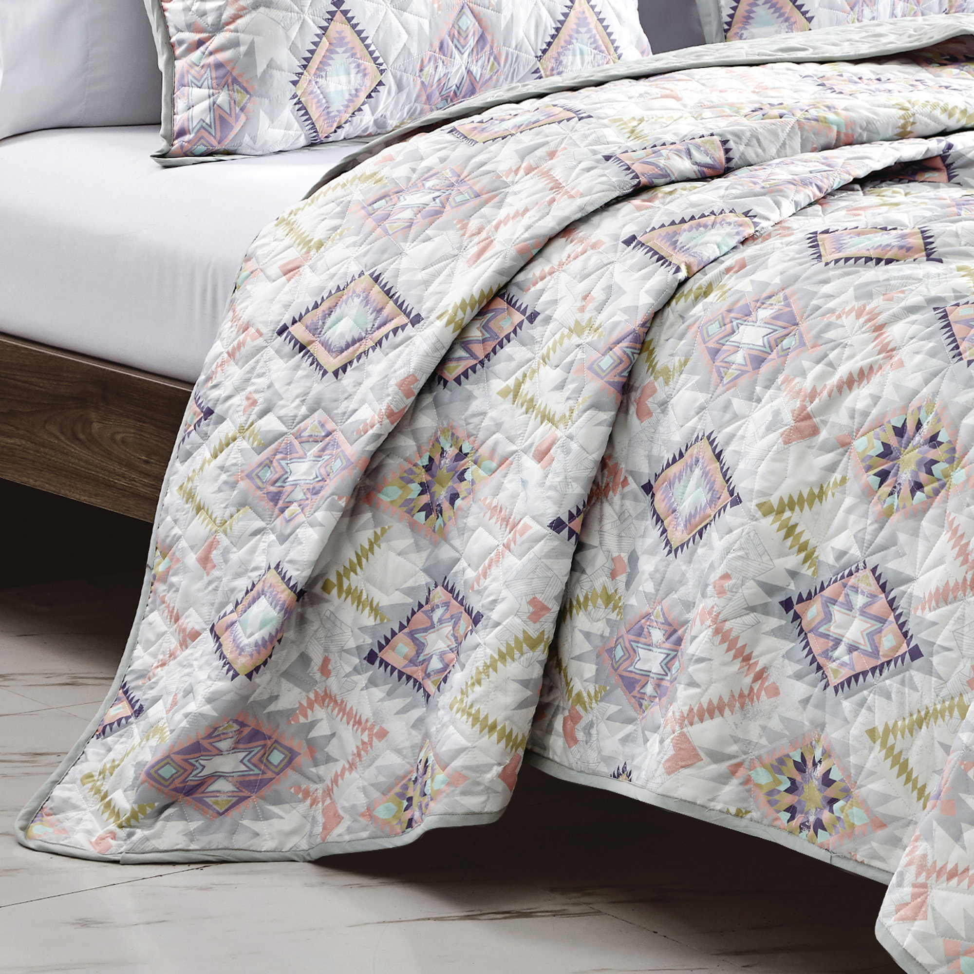 Evjk 3-Piece Decorative Lightweight Bedspread Set – Reversible, Microfiber with Minimalist Print, King