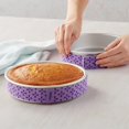 thumbnail image 4 of Wilton Bake-Even - Juego de moldes redondos para tartas (8 piezas, 6, 8, 10 y 12 x 2 pulgadas, aluminio para tartas, color morado Wilton NA, 4 of 7