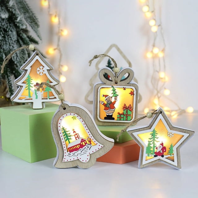 ER Decoraciones navideñas Árbol de Navidad de madera luminoso pequeño Caja de regalo de Navidad Decoraciones colgantes El tamaño del diseño de la escena es diferente. oso de fresa Electrónica