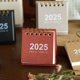 thumbnail image 5 of 5 mini calendarios de escritorio, 1,4 x 2,6 x 2,8 pulgadas, de 2024 a diciembre de 2025, para casa, oficina y escuela, con pegatinas, recordatorio de días importantes., 5 of 8