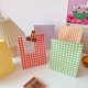 thumbnail image 2 of Bolsa de papel kraft a cuadros de colores, organizador de almacenamiento para el hogar, dulces, galletas, aperitivos, festival, regalo de Navidad, 23x15x8cm, 8 unidades, 2 of 4