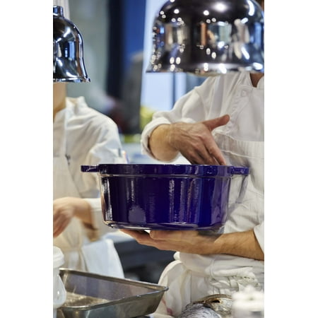 Staub - Cast Iron 9-qt Round Cocotte - Dark Blue