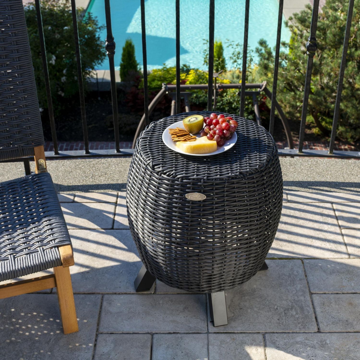 Table d'appoint/tabouret Lisa de Grapevine en osier, noir mat