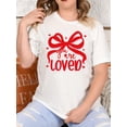 thumbnail image 1 of Camiseta "Eres amado", camiseta cristiana de San Valentín, camiseta de John, camiseta rosa de San Valentín, diseño de camiseta con versículo bíblico, corazones de San Valentín, estilo holgado para muj, 1 of 5