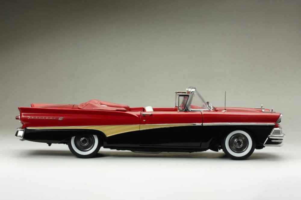 Sun Star 1958 Ford Fairlane 500 Convertible, 1/18 Scale