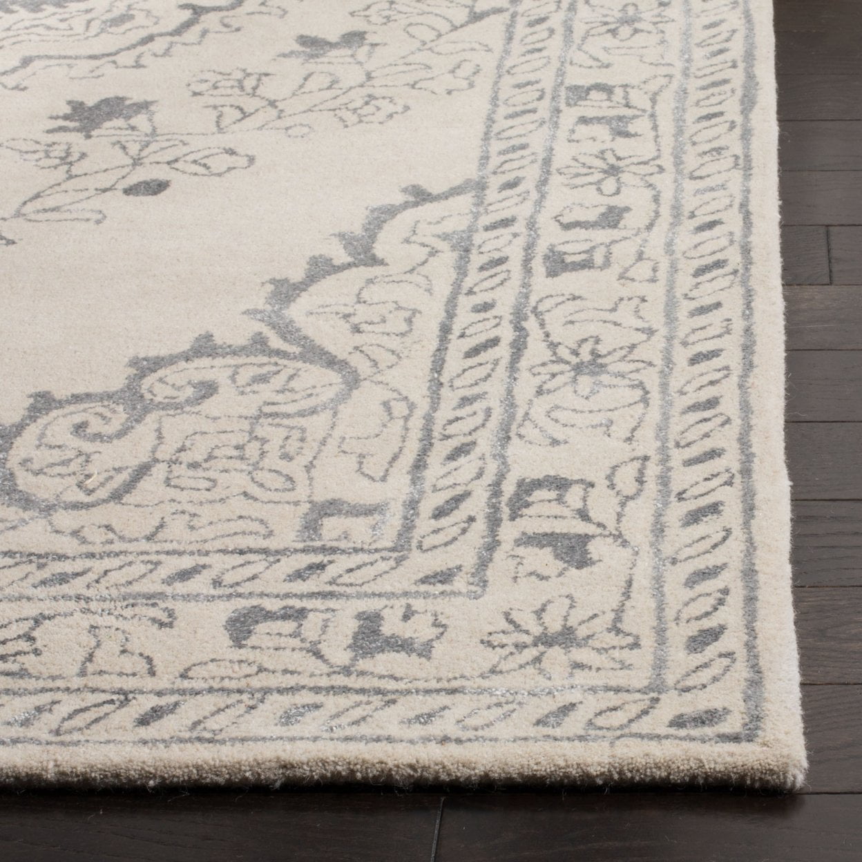 SAFAVIEH Glamour Gaia Floral Bordered Wool Area Rug, Light Grey, 2' x 3'