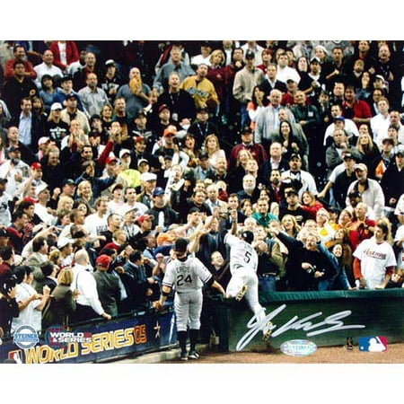 Juan Uribe '05 World Series Dive Into Stands Hand-Signed 8 x 10 Photograph