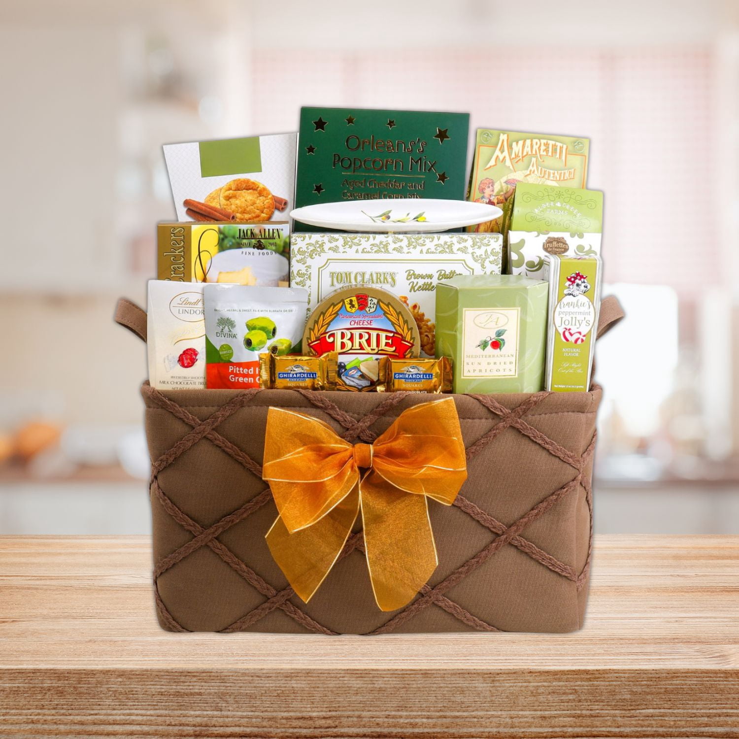 Alder Creek Gift Baskets The Ambassador Gift Basket (14 Pieces )