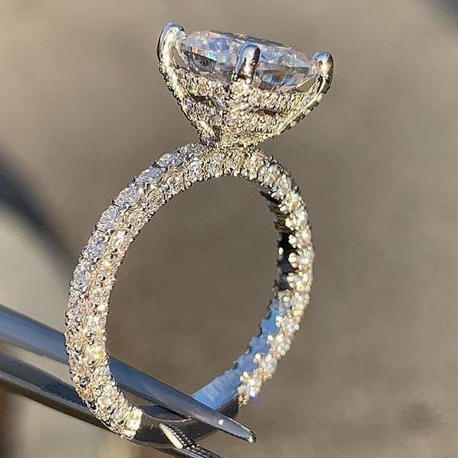 Walbest Women Luxury Shiny Diamond Ring Square Cubic Zirconia Jewelry Ring Fashion Exquisite Finger Ring for Wedding Engagement