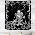 thumbnail image 2 of Tapiz de calaveras de amantes besándose para colgar en la pared en blanco y negro, decoración romántica para el hogar, 2 of 3