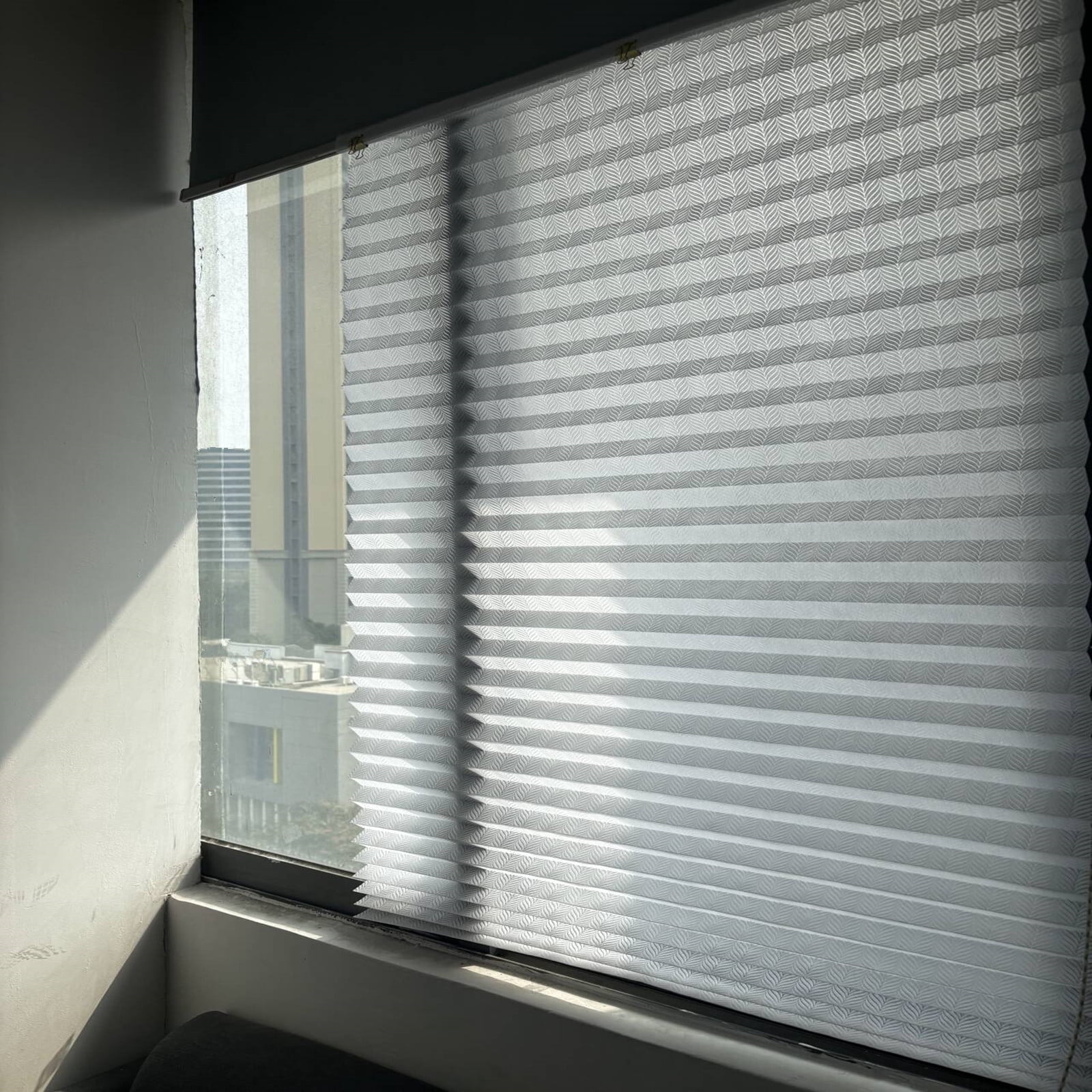 Yogsey 2PCS Ripple Shape Temporary Light Filtering Paper Shades for Windows, Cordless No Drill Self Adhesive Pleated Paper Blinds Free Cut Size 50% Light Filtering Shades for Room Bedroom Kitchen