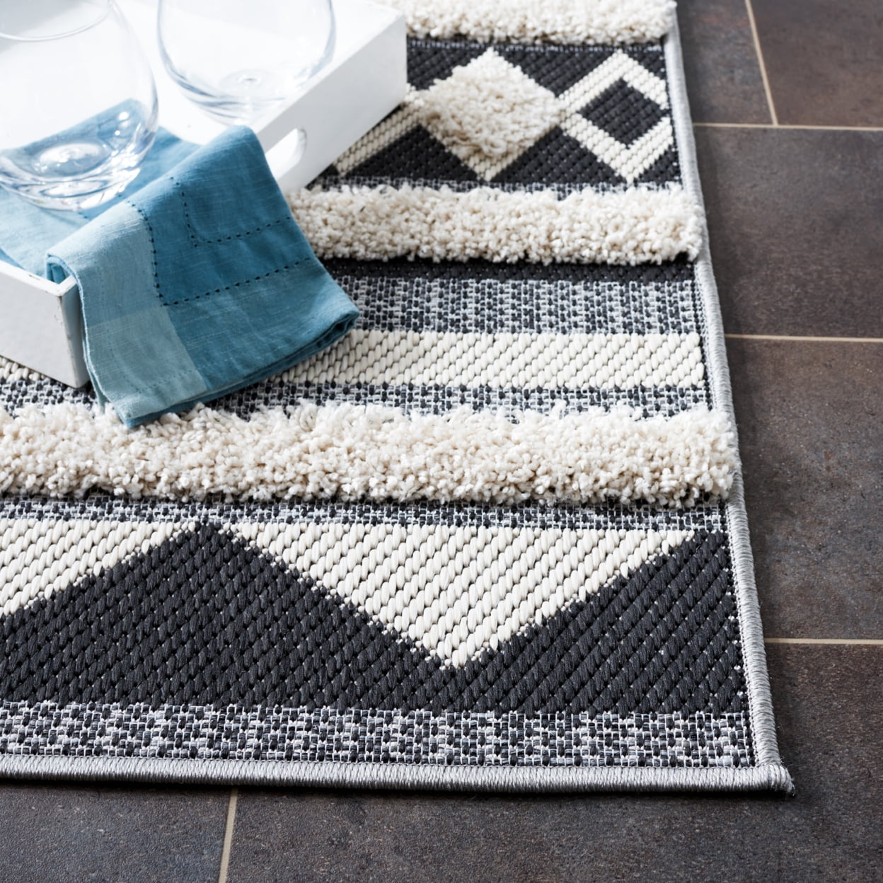 SAFAVIEH Cottage Fitzroy Geometric Indoor/Outdoor Area Rug, Ivory/Black, 9' x 12'
