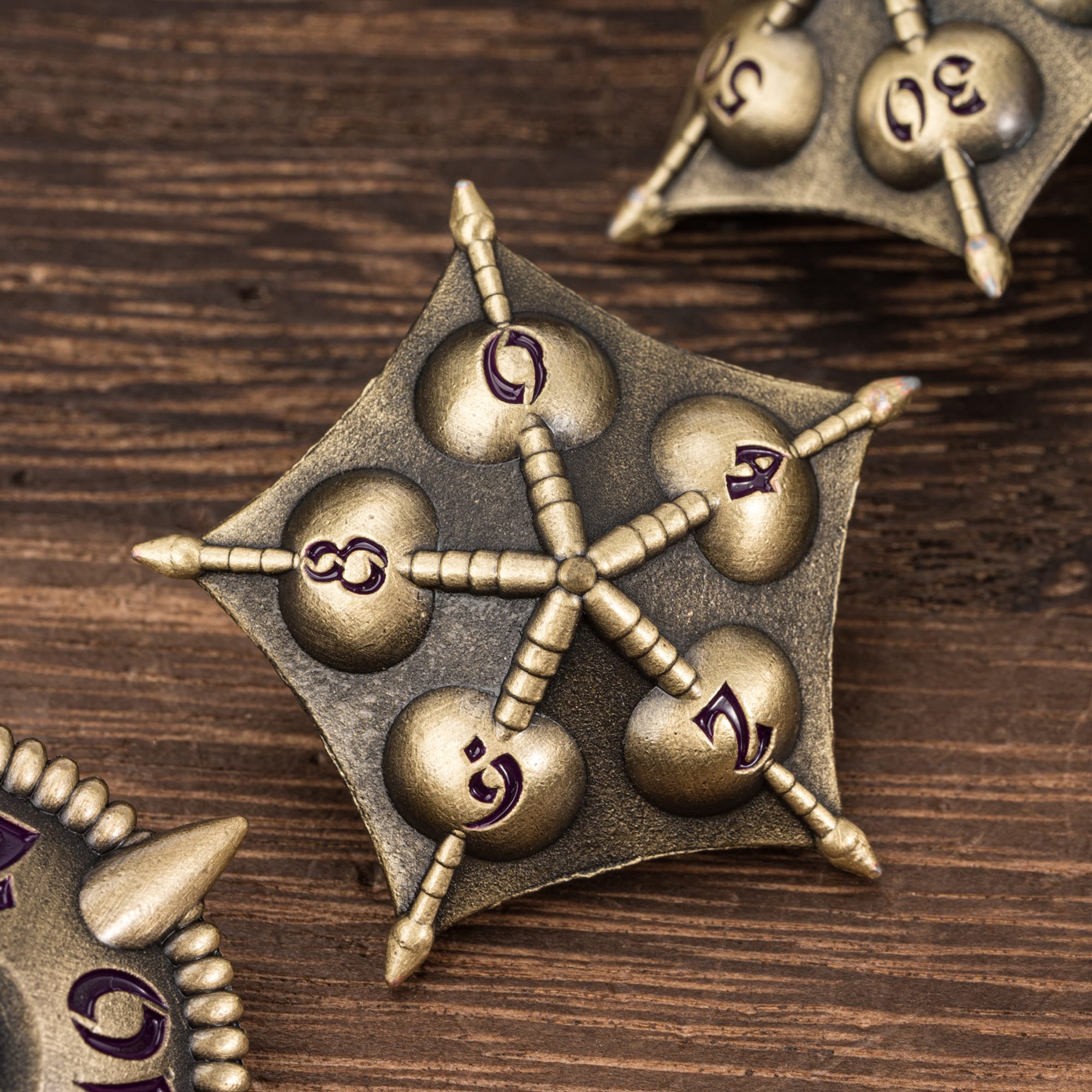 Cusdie Metal DND Dice Set, 7 die Metal Polyhedral D&D Dice Set Dragon Theme Dice for DND Dungeons and Dragons TTRPG Role Playing Games