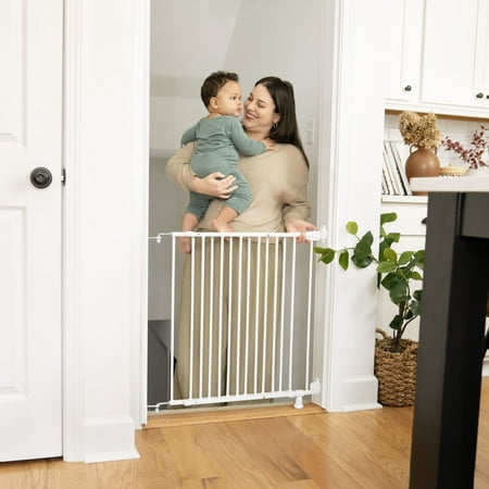 Summer by Ingenuity The Stairway 42W Series Safety Pet and Baby Gate, White Metal Finish, Openings from 28"-42" Wide, Ages 6-24 Months