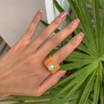thumbnail image 2 of Anneau de Bague Empilable en Forme de Doigt de Mode de Fleur de Résine pour Femmes, 2 of 10