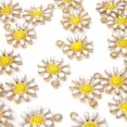 thumbnail image 3 of 30 colgantes de flor de margarita esmaltada para hacer joyas o manualidades. JFHHH pequeña, 3 of 5