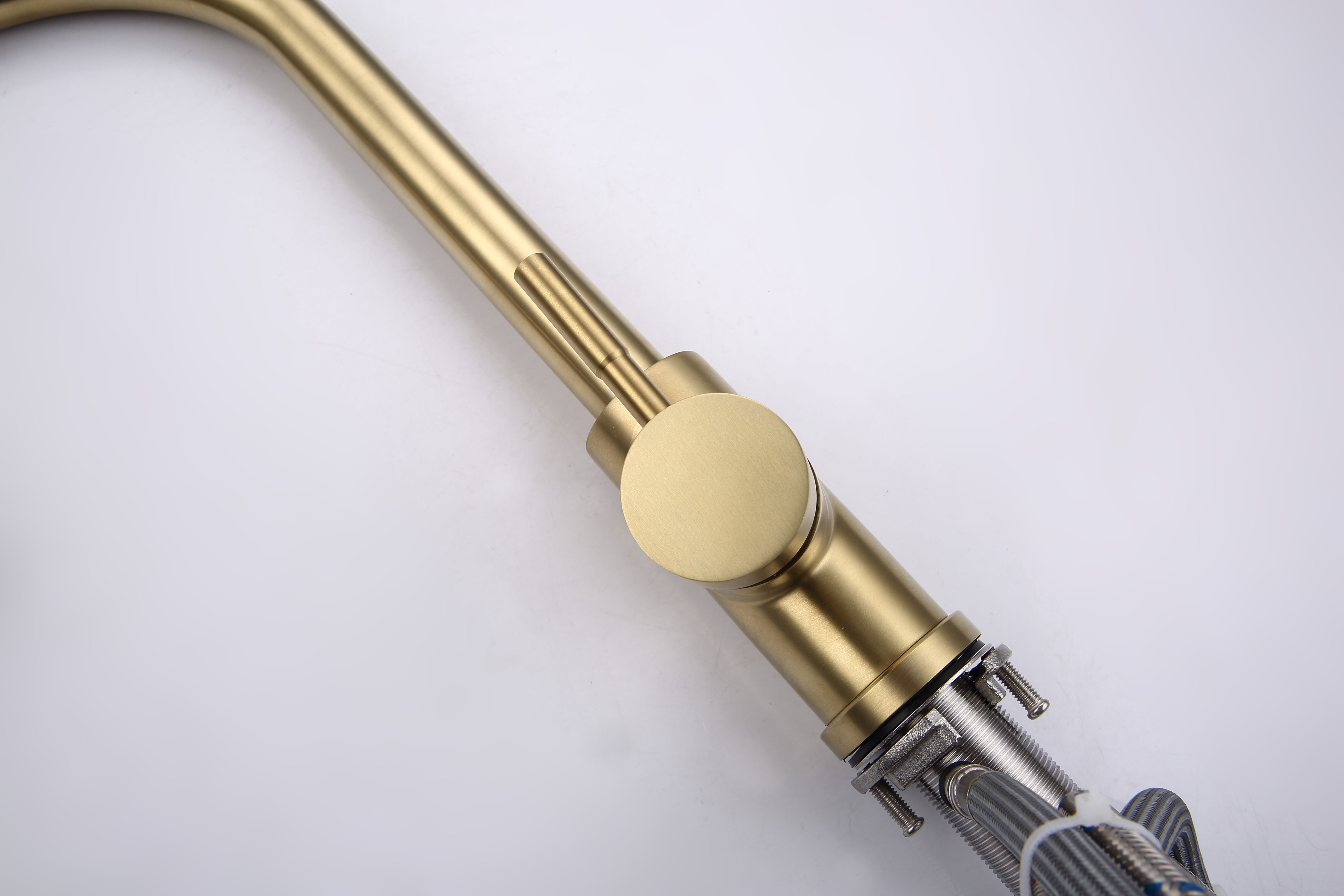 Izzovium Brushed Gold Kitchen Faucet with Pull Out Sprayer, 360° Swivel High Arc Stainless Steel Faucet, 2 Water Modes (Stream/Spray), Single Handle for Easy Control