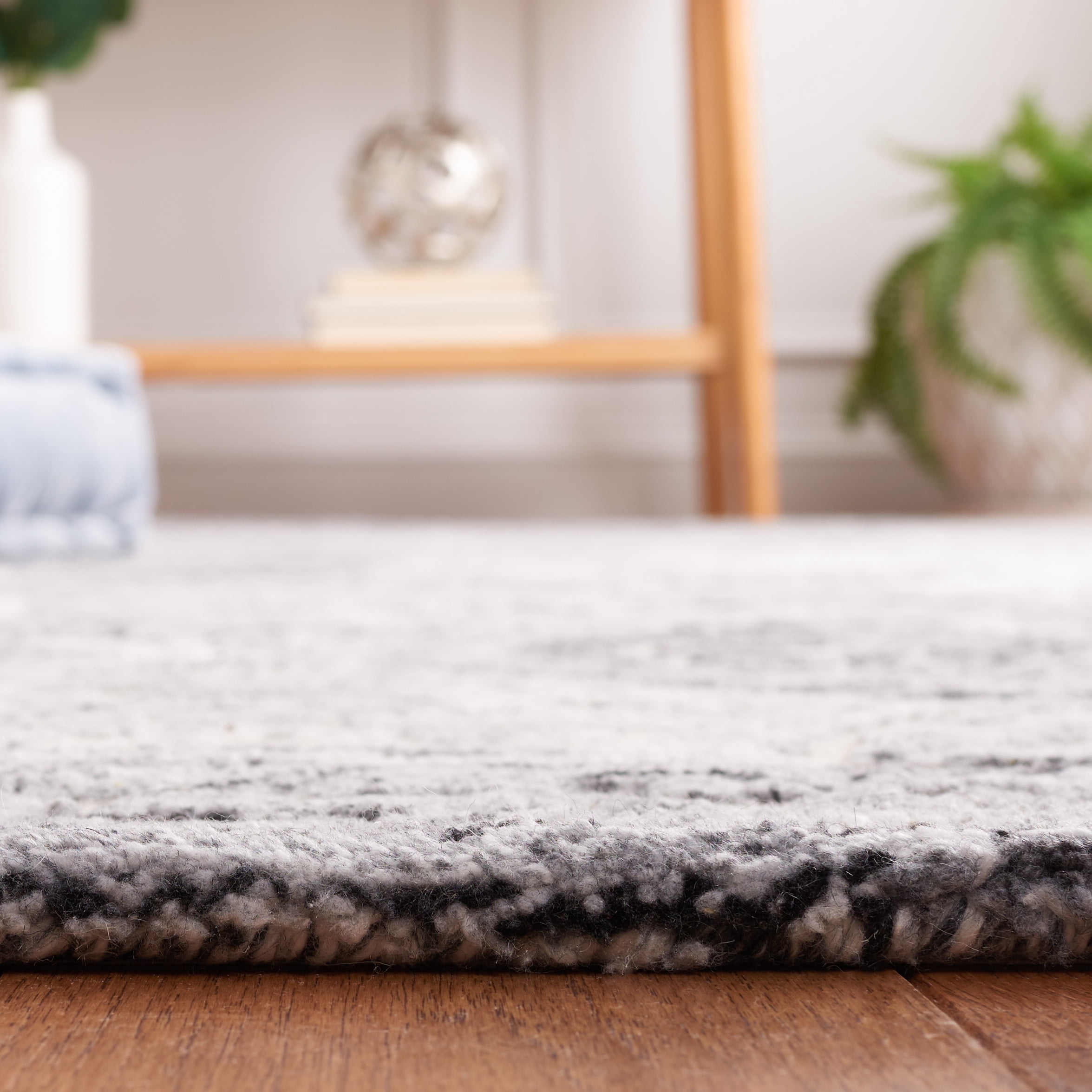 SAFAVIEH Metro Luvina Medallion Area Rug, Ivory/Grey, 8' x 10'