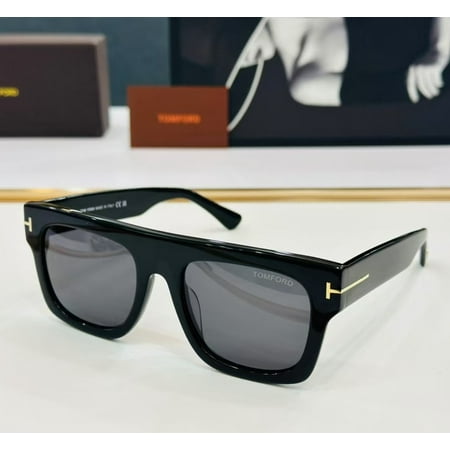 FT Tomfrd FT0711 Classic Round Sunglasses, 01a 53□20-145 Adult Gift