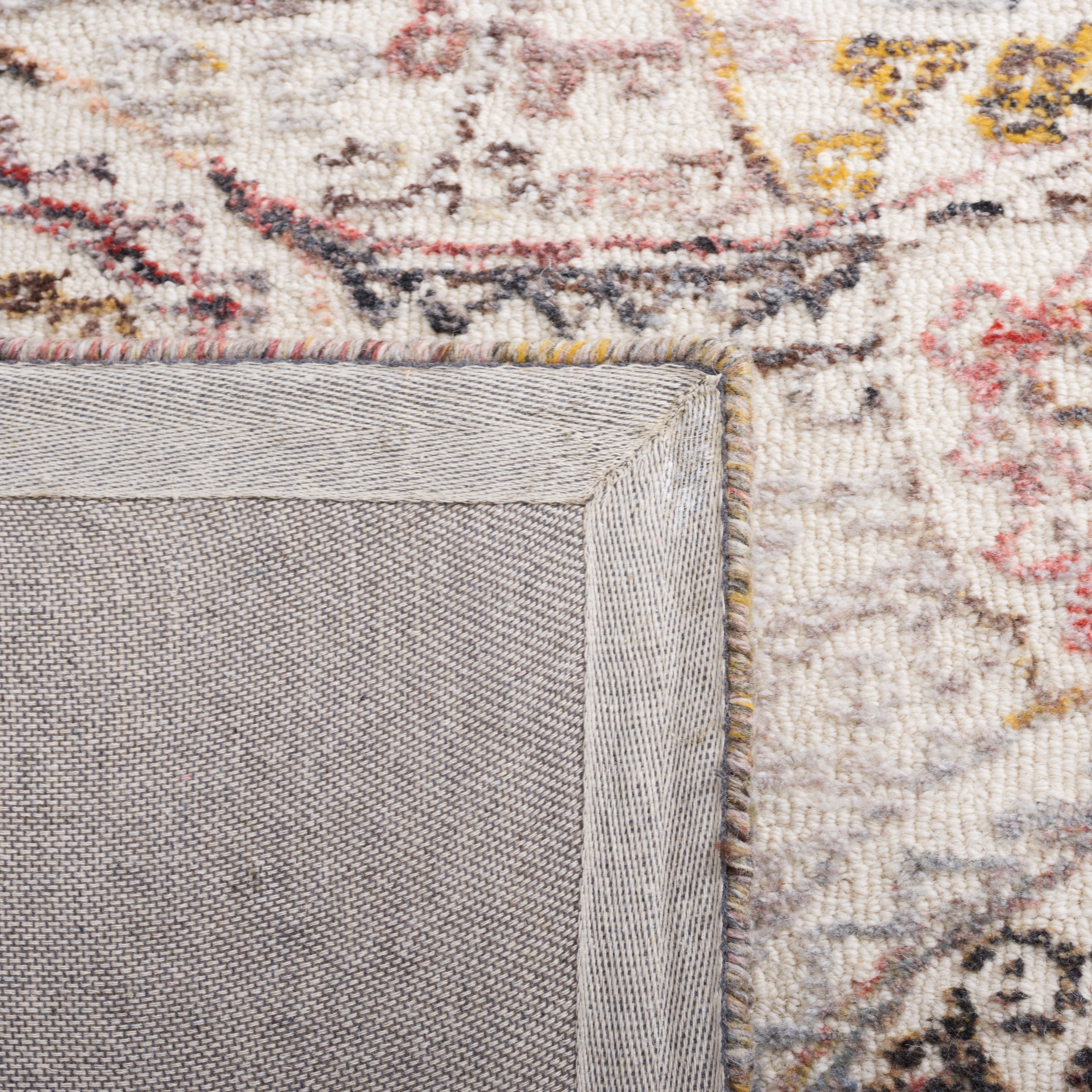 SAFAVIEH Metro Luvina Medallion Area Rug, Ivory/Red, 6' x 6' Round