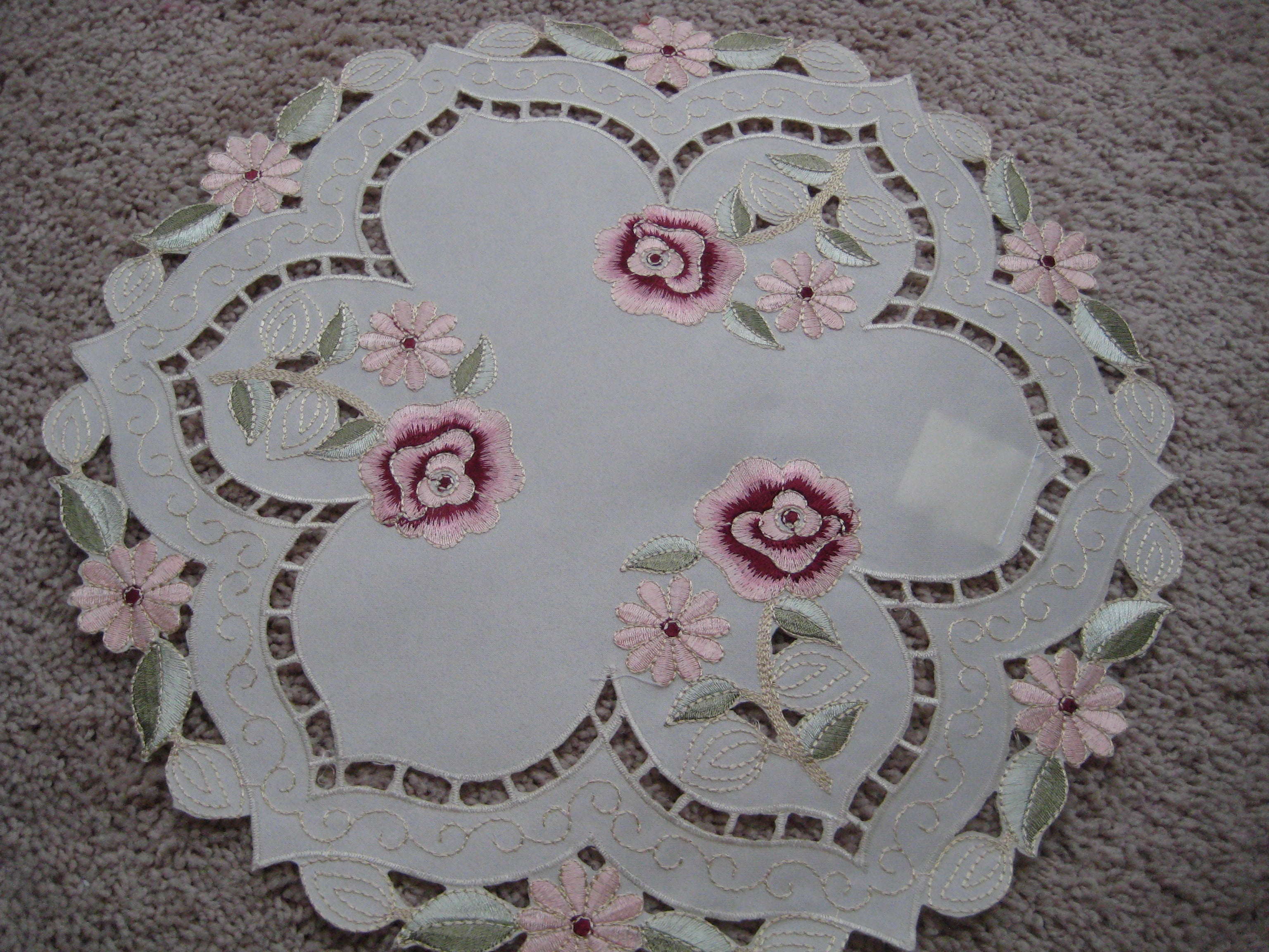 7" VINTAGE ROSES CUT EMBROIDERY WHITE PINK FINE COTTON ROUND COASTER DOILY SIZE 