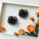 thumbnail image 4 of GOOHOCHY 4Ud Rosas Artificiales Negras De Tela Para Manualidades Creativa Adornos Para Casa Y Eventos, 4 of 7