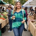 thumbnail image 2 of Tops de mujer plus size Agnes Orinda con rayas de teñido anudado, cuello en V, mangas 3/4, blusas casuales 6X, teñido anudado verde, 2 of 8