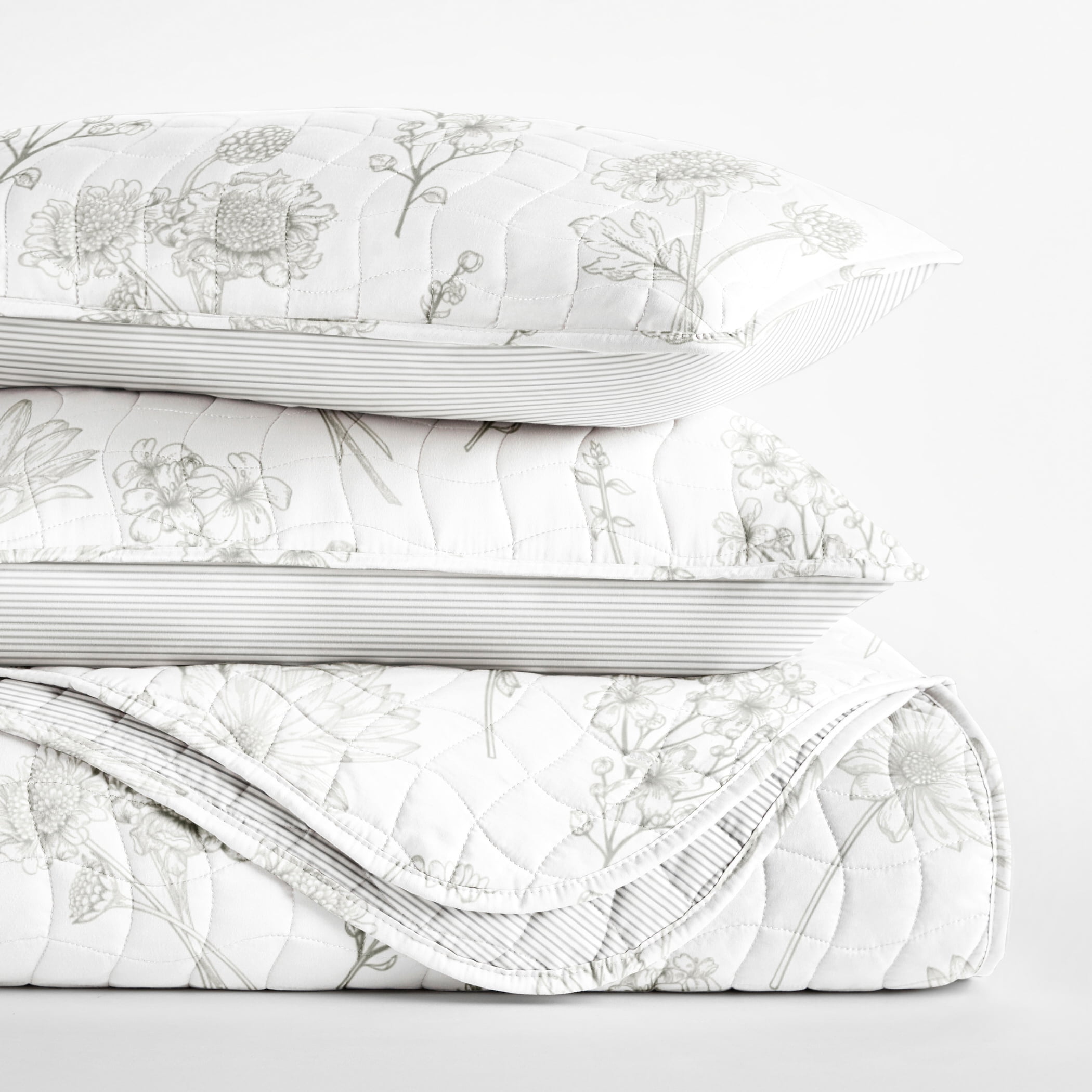 Lightweight Quilt Set Super Soft Wrinkle Resistant Quilted Coverlet Floral Patterns by Comfort Canopy