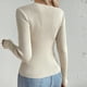 thumbnail image 4 of Suéter de cuello en V para mujer, blusa de poliéster de manga larga, color liso y moderno., 4 of 4