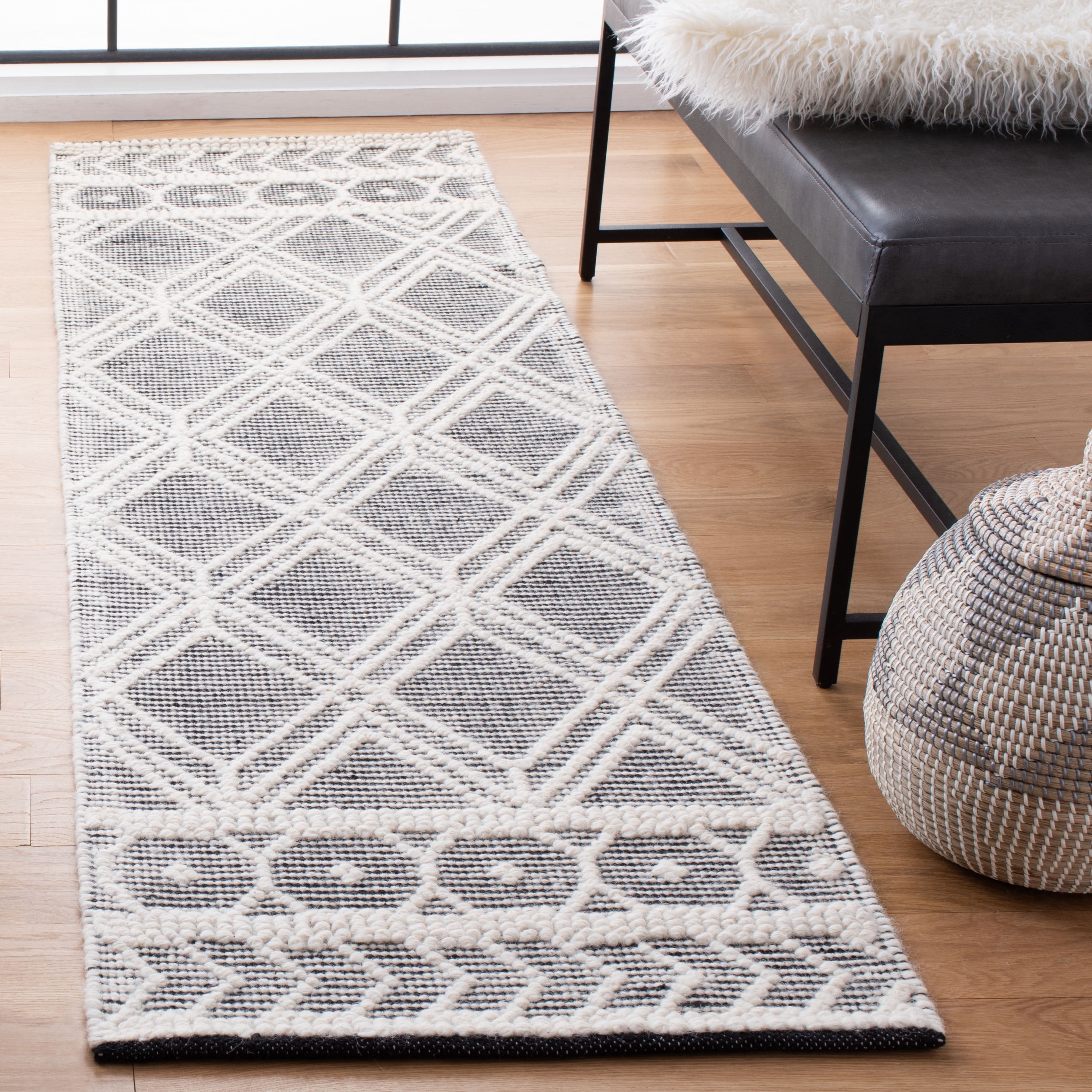 SAFAVIEH Natura Calleigh Geometric Runner Rug, Ivory/Black, 2'3" x 8'