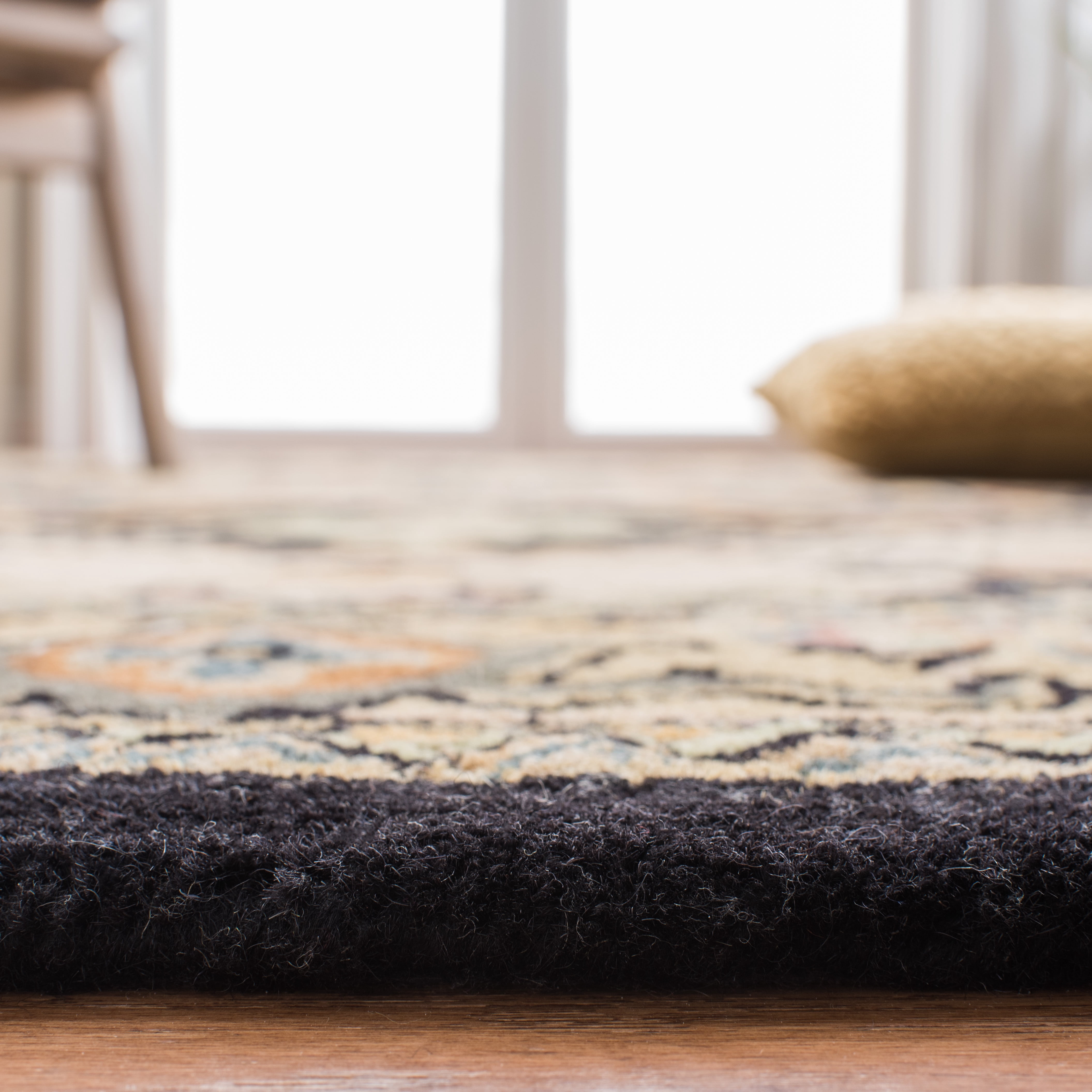 Safavieh Heritage York Oriental Wool Area Rug, Black/Gold, 6' x 9' Oval