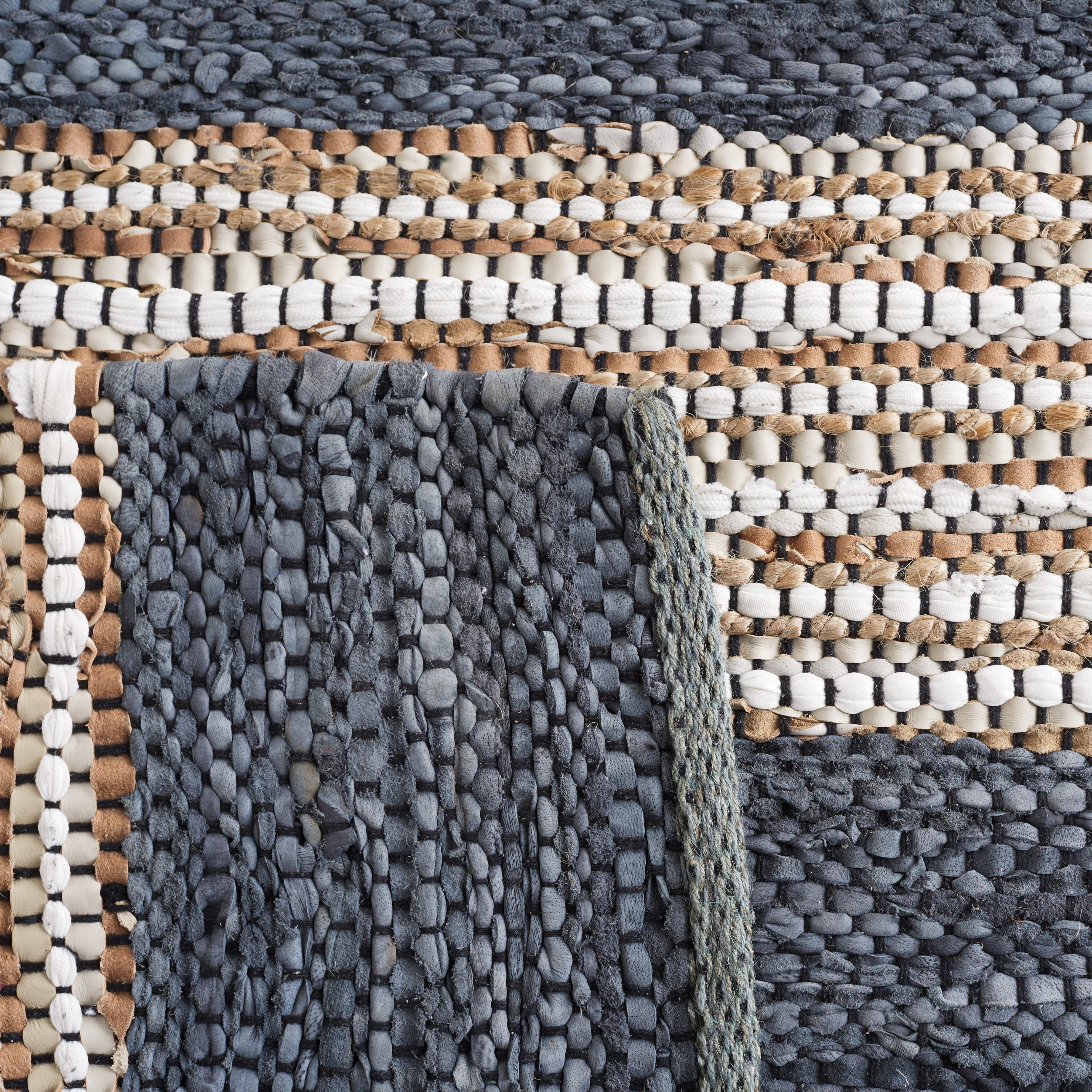 SAFAVIEH Vintage Leather Henley Striped Area Rug, Dark Grey/Natural, 4' x 6'