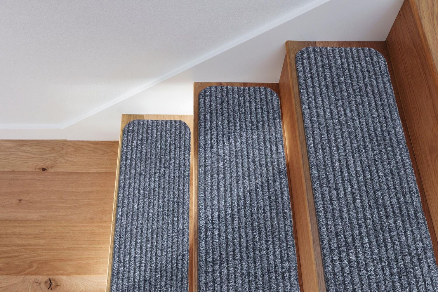 Tapis utilitaire et nervuré pour le escaliers de la collection Lifesaver