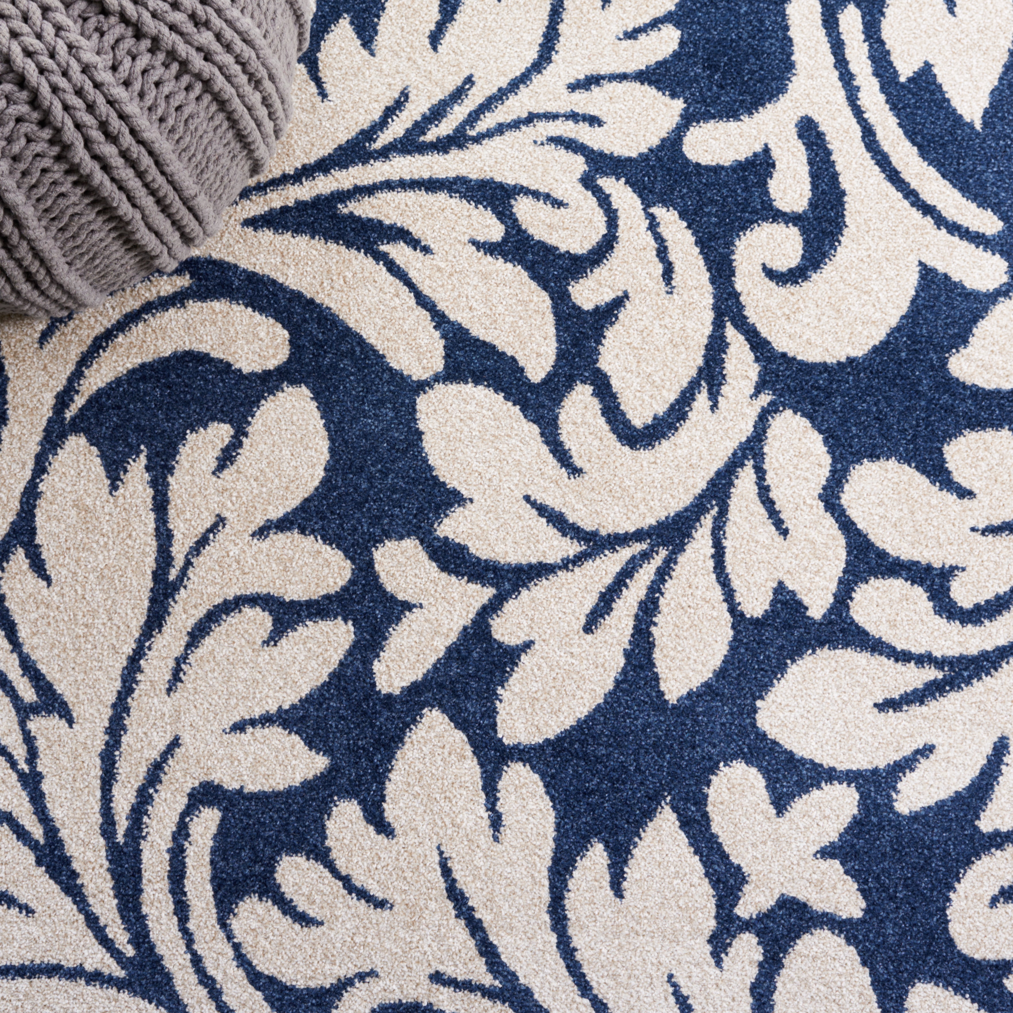 Safavieh Amherst Thorburn Floral Area Rug, Navy/Ivory, 4' x 6'