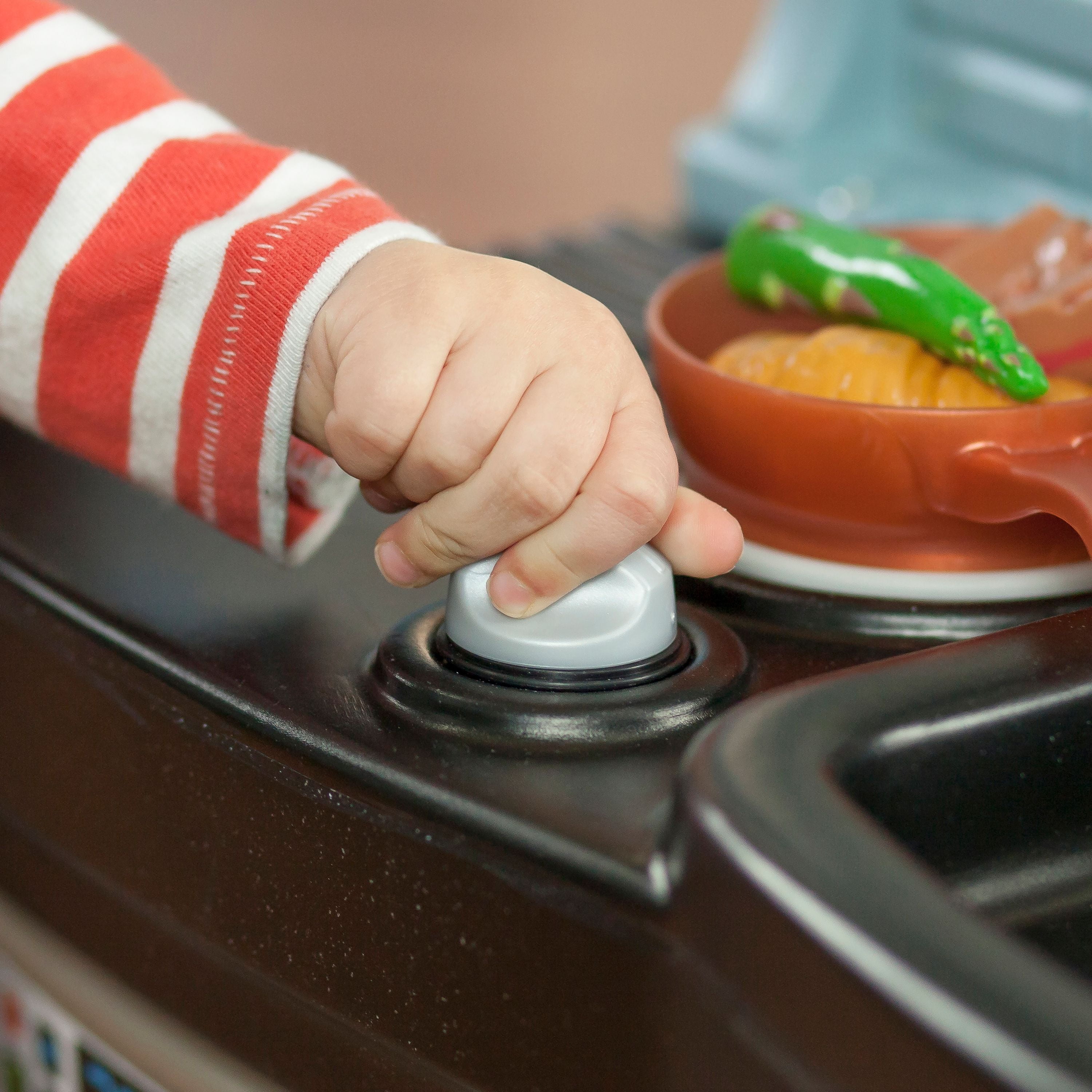 step2 best chef's play kitchen with accessory set