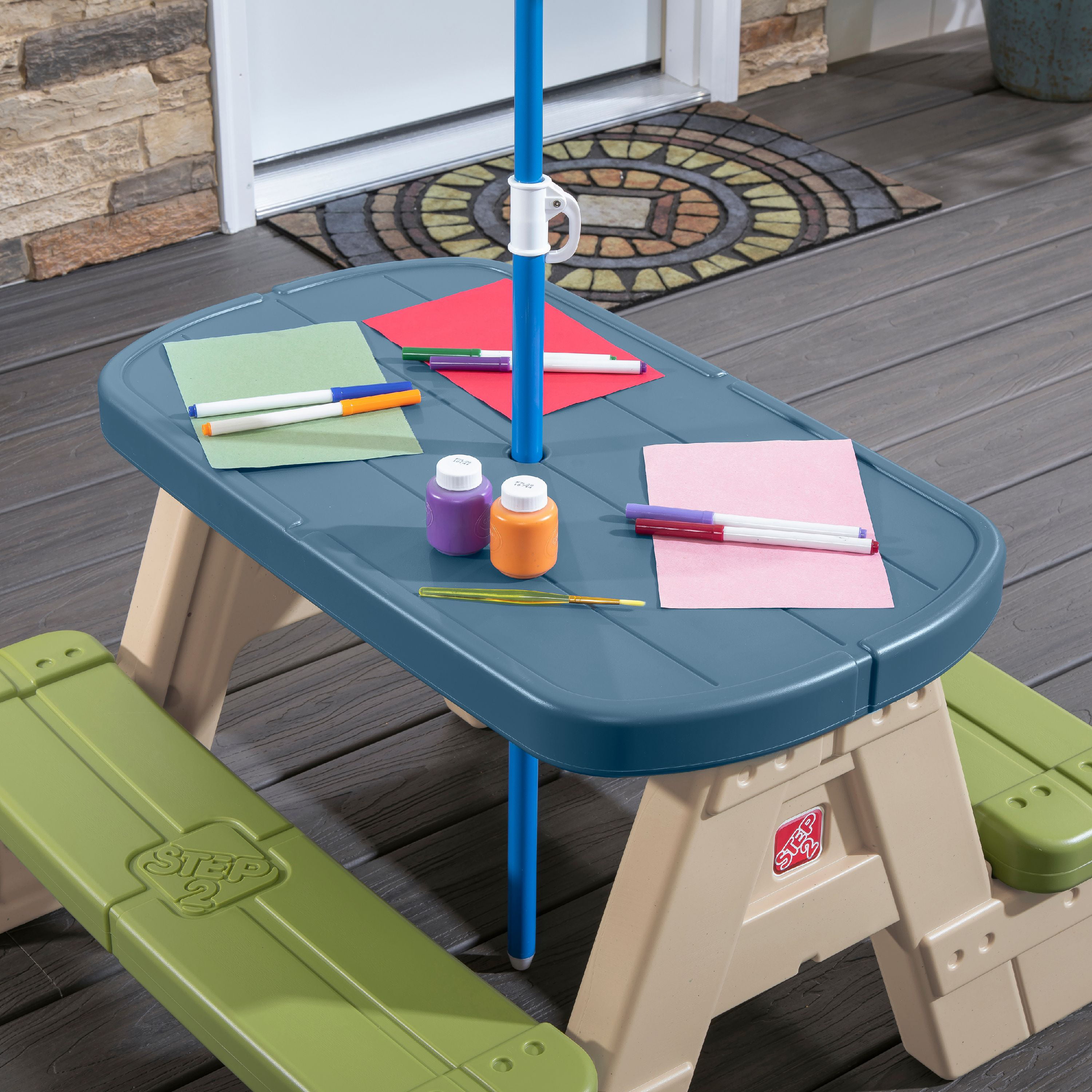 Step2 Sit and Play Picnic Table with Umbrella おもちゃ [並行輸入品]欧米で人気の並行輸入品
