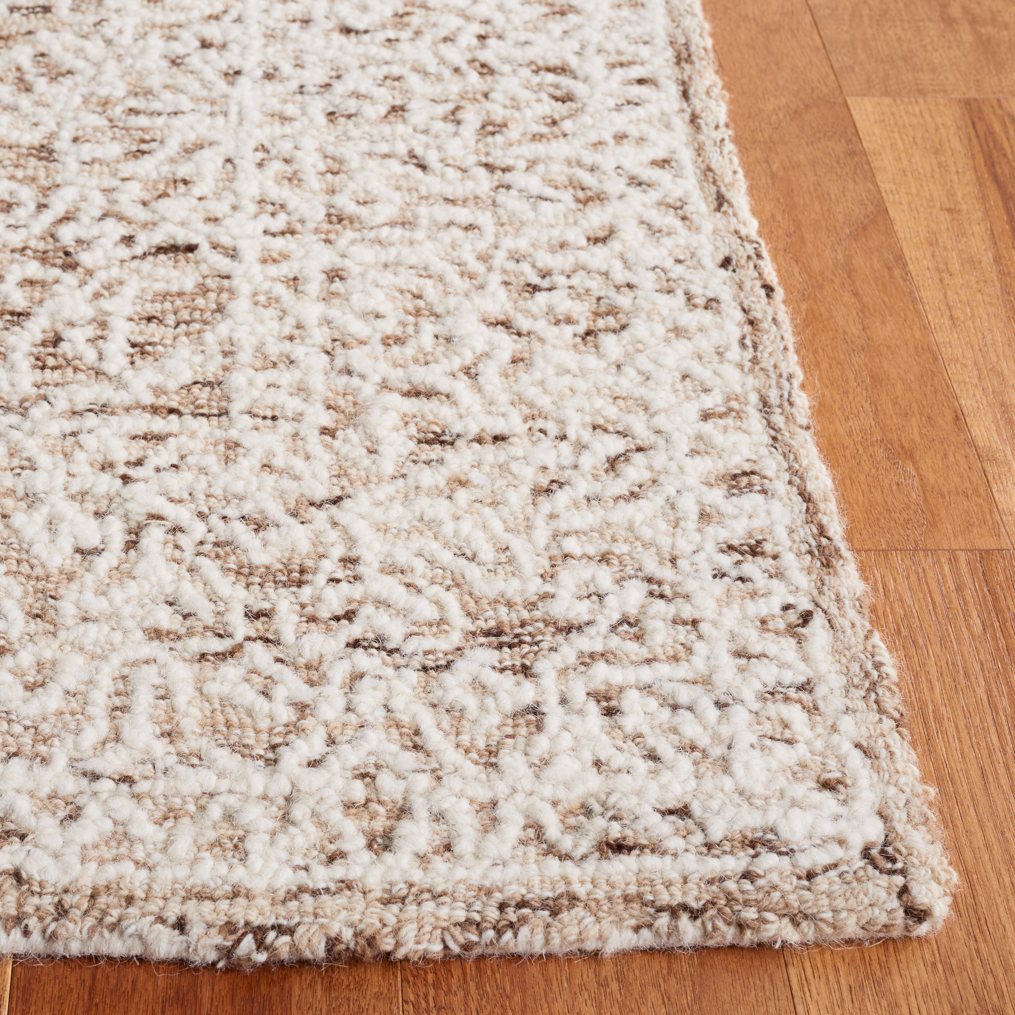 SAFAVIEH Ebony Adamina Floral Area Rug, Brown/Ivory, 4' x 6'